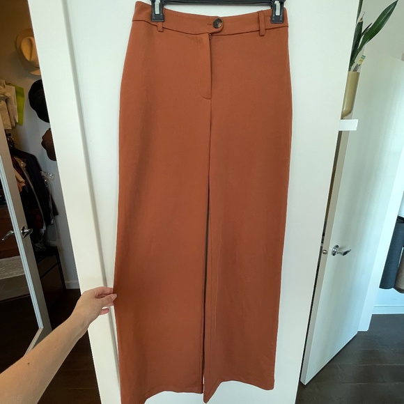 Wide Legged High Waisted Pants - Picture 3 of 4